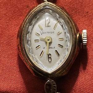 VINTAGE VANTAGE 17JEWEL WOMENS WATCH 10KT R.G.P. Bezel